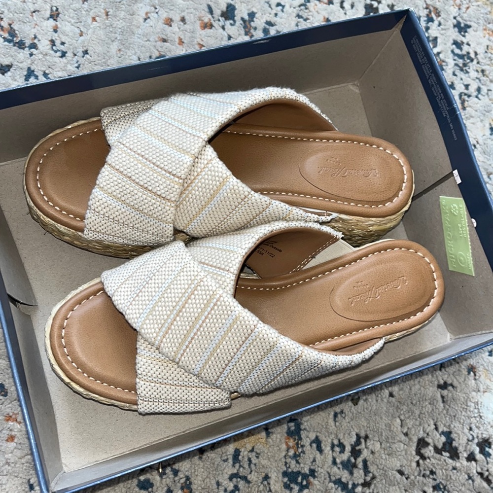 Universal Thread Platform Sandal - image 1